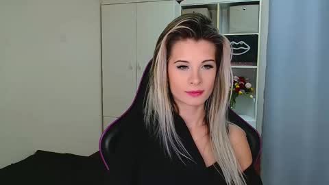 Snapshot of kristineamore chatting on January 7, 7:22 am KristineAmore online show from January 7, 7:22 am