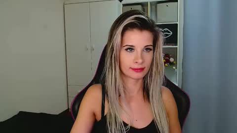 Snapshot of kristineamore chatting on January 7, 7:27 pm KristineAmore online show from January 7, 7:27 pm