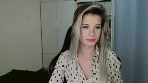 Snapshot of kristineamore chatting on January 8, 7:32 am KristineAmore online show from January 8, 7:32 am