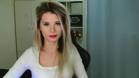 Snapshot of kristineamore chatting on January 13, 7:35 am KristineAmore online show from January 13, 7:35 am