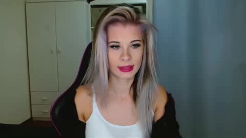 Snapshot of kristineamore chatting on January 14, 7:14 am KristineAmore online show from January 14, 7:14 am