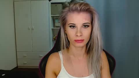 Snapshot of kristineamore chatting on January 14, 7:19 pm KristineAmore online show from January 14, 7:19 pm