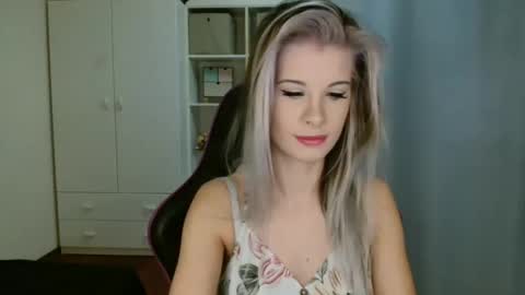 Snapshot of kristineamore chatting on January 15, 7:24 am KristineAmore online show from January 15, 7:24 am