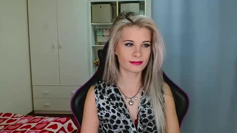 Snapshot of kristineamore chatting on February 3, 7:24 am KristineAmore online show from February 3, 7:24 am