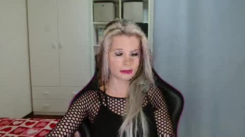 Snapshot of kristineamore chatting on February 6, 7:45 am KristineAmore online show from February 6, 7:45 am