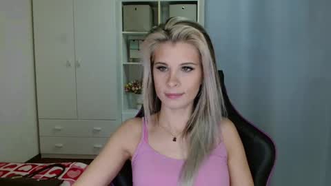 Snapshot of kristineamore chatting on February 9, 7:23 am KristineAmore online show from February 9, 7:23 am