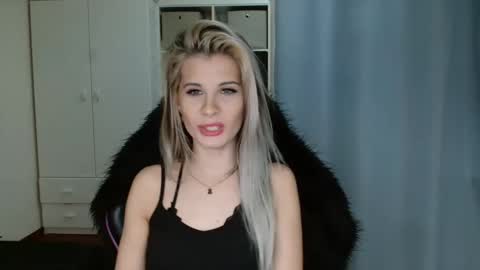 Snapshot of kristineamore chatting on February 17, 3:19 pm KristineAmore online show from February 17, 3:19 pm