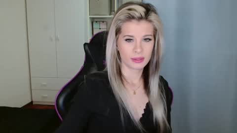 Snapshot of kristineamore chatting on March 3, 7:14 am KristineAmore online show from March 3, 7:14 am