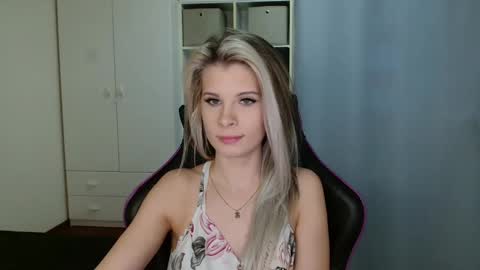 Snapshot of kristineamore chatting on March 5, 7:37 am KristineAmore online show from March 5, 7:37 am