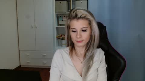 Snapshot of kristineamore chatting on March 9, 7:12 am KristineAmore online show from March 9, 7:12 am