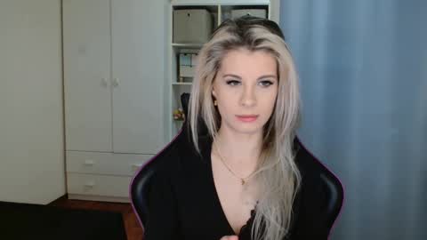 Snapshot of kristineamore chatting on March 18, 7:11 am KristineAmore online show from March 18, 7:11 am