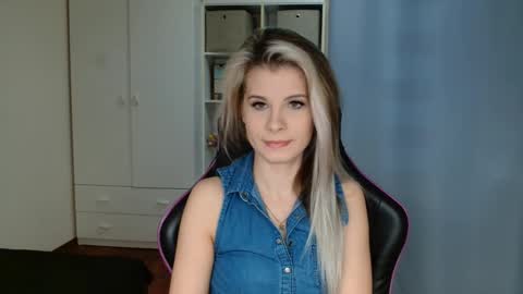 Snapshot of kristineamore chatting on March 19, 7:23 am KristineAmore online show from March 19, 7:23 am