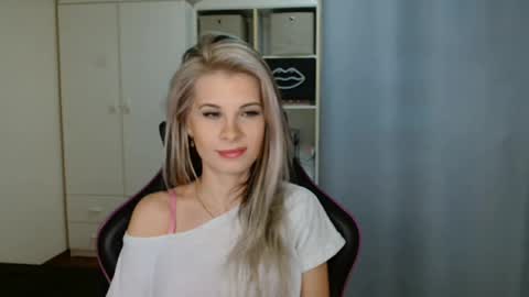 Snapshot of kristineamore chatting on March 26, 7:25 am KristineAmore online show from March 26, 7:25 am