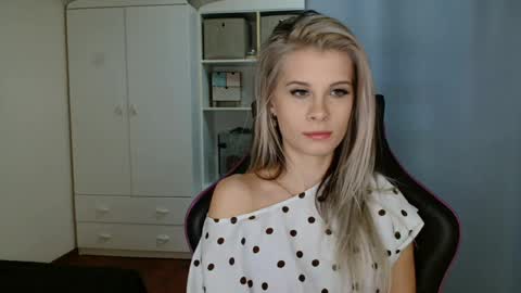 Snapshot of kristineamore chatting on March 27, 7:25 am KristineAmore online show from March 27, 7:25 am