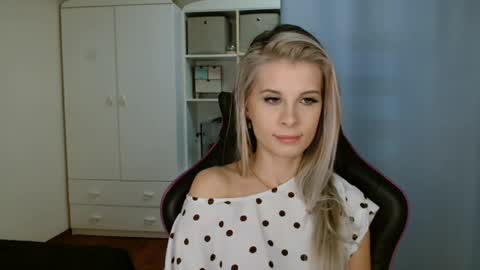 Snapshot of kristineamore chatting on March 27, 8:26 am KristineAmore online show from March 27, 8:26 am