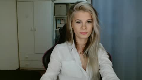 Snapshot of kristineamore chatting on April 6, 6:14 am KristineAmore online show from April 6, 6:14 am