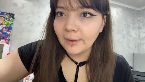 Snapshot of kristinevelastegui chatting on April 4, 5:32 pm Alisha online show from April 4, 5:32 pm