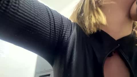 Kristtal  online show from November 9, 7:06 am