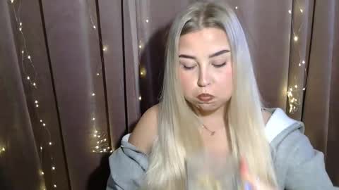 KristyFlowers online show from December 2, 9:45 am
