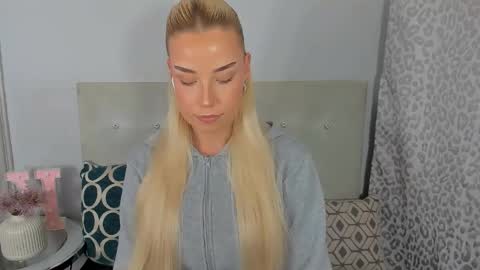 KristyFlowers online show from May 11, 4:04 pm