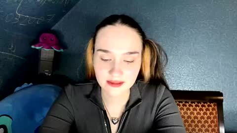 Snapshot of kristynmarkwood chatting on March 23, 5:06 pm Marry online show from March 23, 5:06 pm