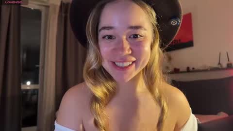 Snapshot of kristyspiritedaway chatting on March 9, 8:42 pm Kristy Nip slip shady Best model on CB online show from March 9, 8:42 pm