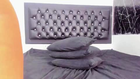 krixty online show from December 1, 9:09 pm