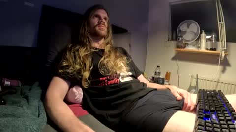 Snapshot of krullz123 chatting on December 1, 8:14 pm Krullz online show from December 1, 8:14 pm