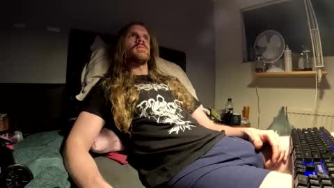 Snapshot of krullz123 chatting on December 2, 10:27 pm Krullz online show from December 2, 10:27 pm