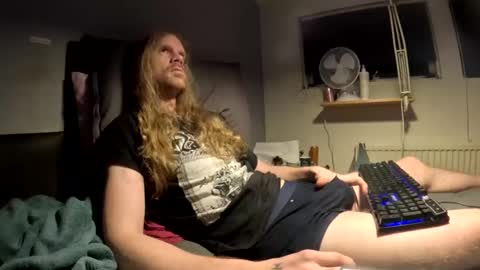 Snapshot of krullz123 chatting on December 16, 10:26 pm Krullz online show from December 16, 10:26 pm