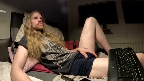 Snapshot of krullz123 chatting on January 13, 11:54 pm Krullz online show from January 13, 11:54 pm