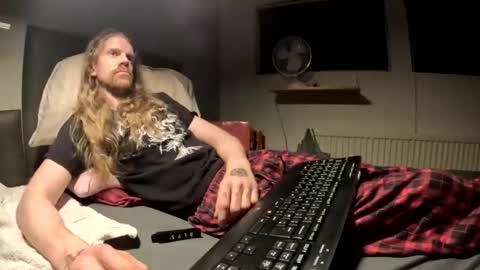 Snapshot of krullz123 chatting on January 15, 12:26 am Krullz online show from January 15, 12:26 am