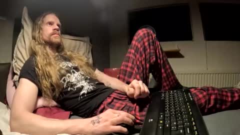 Snapshot of krullz123 chatting on January 15, 9:40 pm Krullz online show from January 15, 9:40 pm