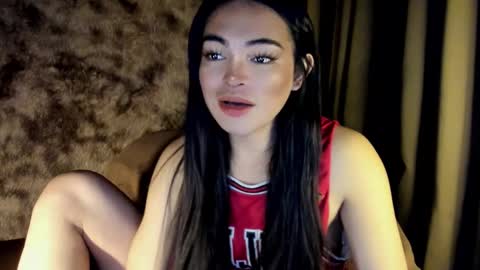 Snapshot of krystal_angel chatting on March 4, 5:11 am krystal_angel online show from March 4, 5:11 am