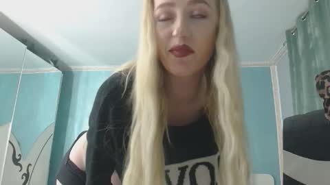 Snapshot of krystal_desire chatting on January 12, 7:30 pm krystal desire online show from January 12, 7:30 pm