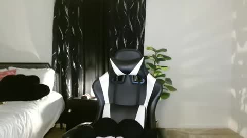 Krystal Blake online show from May 3, 11:55 pm