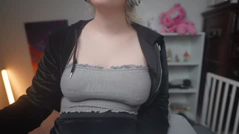 Krystal Syx online show from January 20, 12:15 am