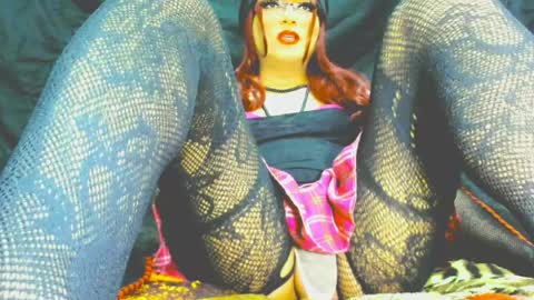 Snapshot of krystarxxx chatting on April 16, 10:12 pm kryxtal online show from April 16, 10:12 pm