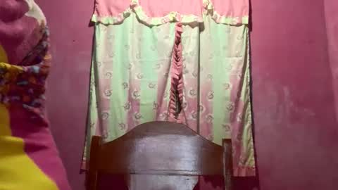 Snapshot of krystynarooth chatting on February 18, 2:07 am Mia online show from February 18, 2:07 am