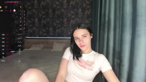 Snapshot of kseni_a chatting on September 28, 3:17 pm Ksenia online show from September 28, 3:17 pm