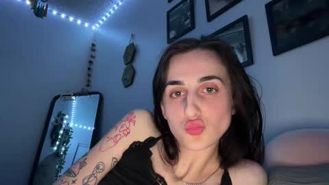 Snapshot of kshawty01 chatting on February 13, 11:06 am kshawty01 online show from February 13, 11:06 am