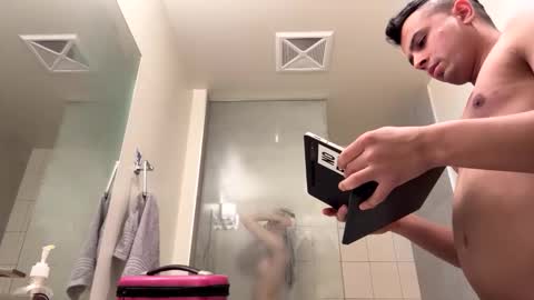 Snapshot of kulitoputi chatting on January 15, 3:00 am Bella Ciao online show from January 15, 3:00 am