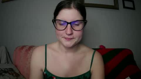 Snapshot of kunzitegoddess chatting on December 10, 11:19 pm Samantha online show from December 10, 11:19 pm
