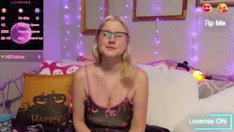 Snapshot of kunzitegoddess chatting on September 29, 9:03 am Samantha online show from September 29, 9:03 am