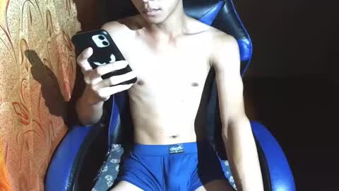 Snapshot of kurtxxx07 chatting on December 18, 10:27 pm kurtxxx07 online show from December 18, 10:27 pm