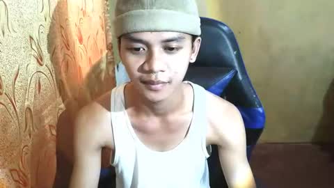 Snapshot of kurtxxx07 chatting on February 1, 3:27 am kurtxxx07 online show from February 1, 3:27 am