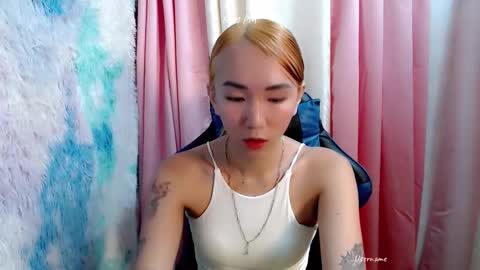 kweenie1026 online show from May 19, 1:11 am