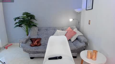 Snapshot of kylamorrison chatting on December 6, 3:33 pm I am Kyla online show from December 6, 3:33 pm