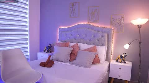 Snapshot of kylamorrison chatting on November 1, 2:52 pm I am Kyla online show from November 1, 2:52 pm