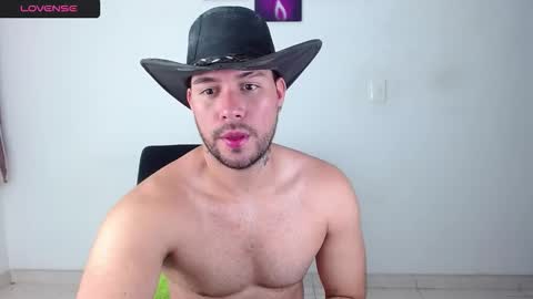 Snapshot of kyle_wilson_ chatting on March 19, 10:47 pm Kyle Wilson Follow me online show from March 19, 10:47 pm